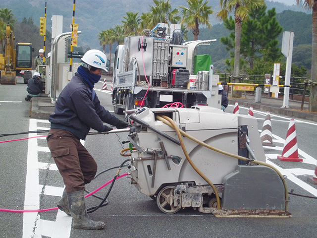 道路カッター工事